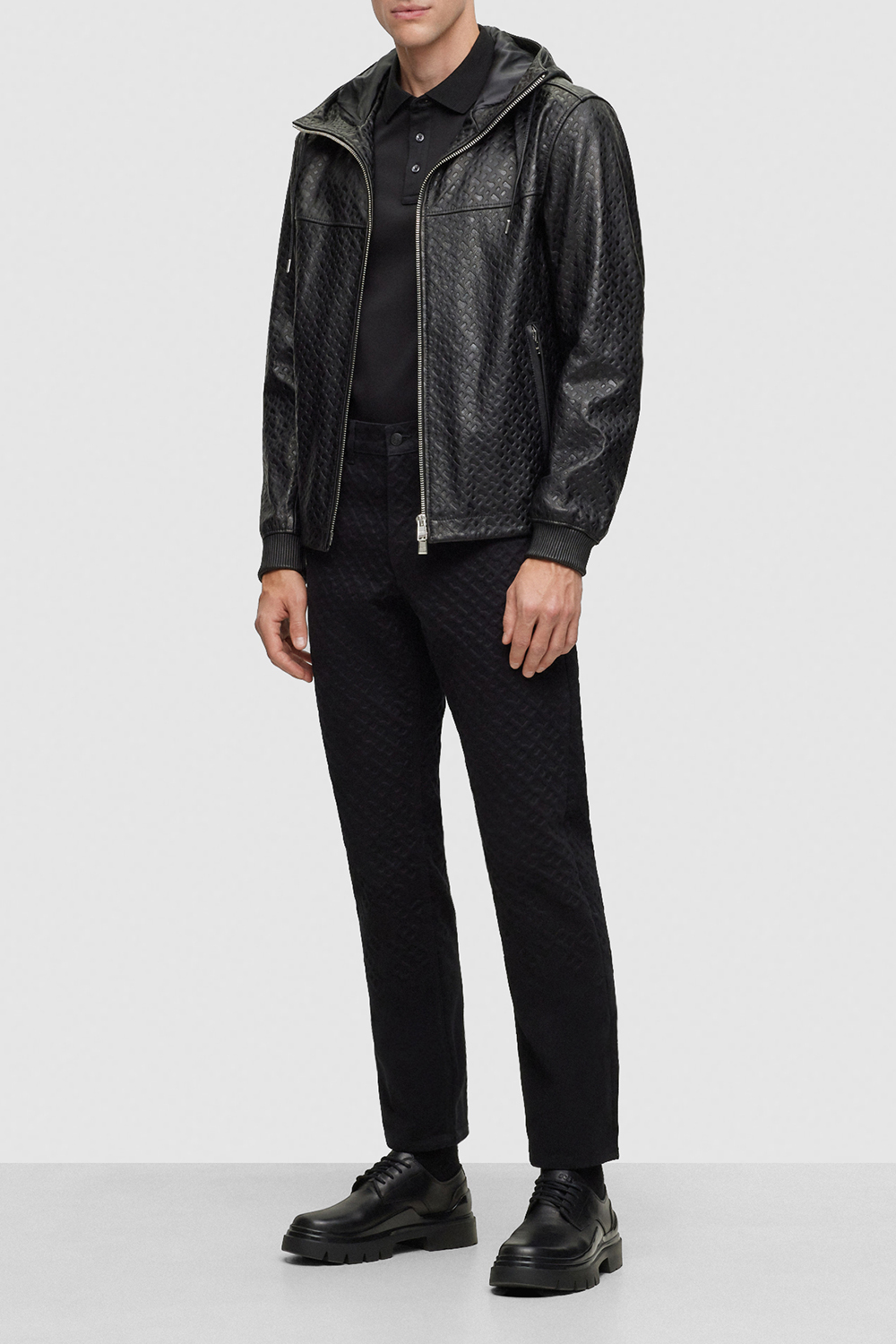 תמונת כל הלוק של חולצת פולו